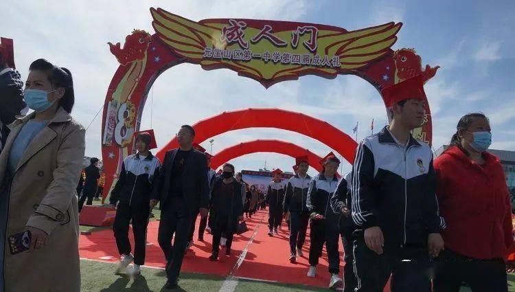 “开门杀”撞倒骑车人 违停司机需担责